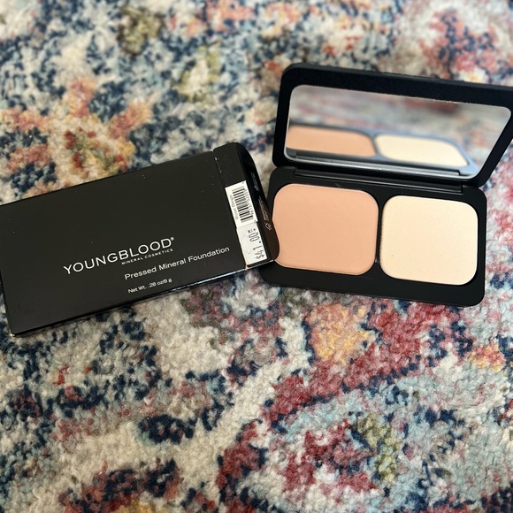 Rose Beige Youngblood pressed mineral foundation - Picture 1 of 1